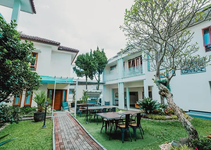 Aleyra Hotel And Villa'S Garut
