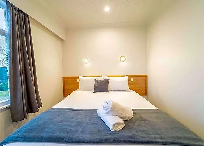 Fiordland National Park Lodge