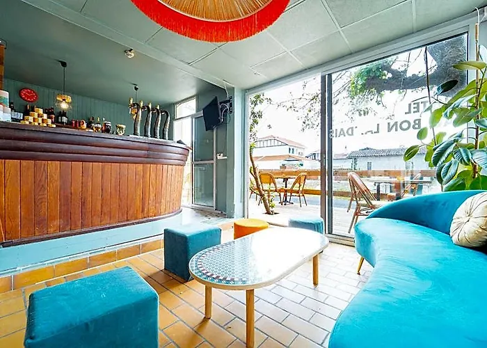 Au Bon Landais Surf Hotel