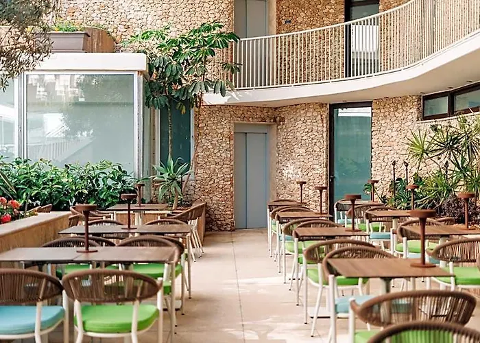 Reef Hotel & Spa