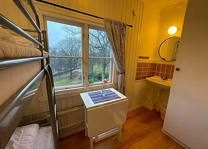 Cozy Holiday Home For 2