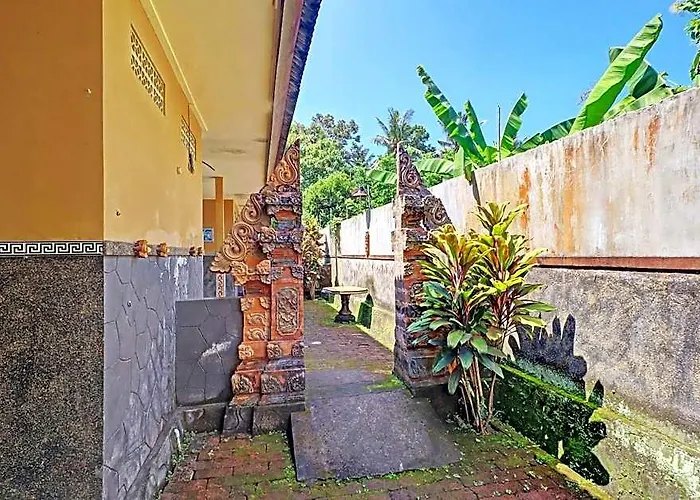 Hotel O Sekar Jagat Near Pantai Baluk Rening