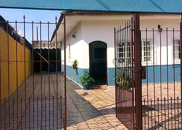 Casa Familiar Com Piscina E Churrasqueira Em Area Coberta, Garagem E Espaco A Vontade, 4 Quadras Da Praia