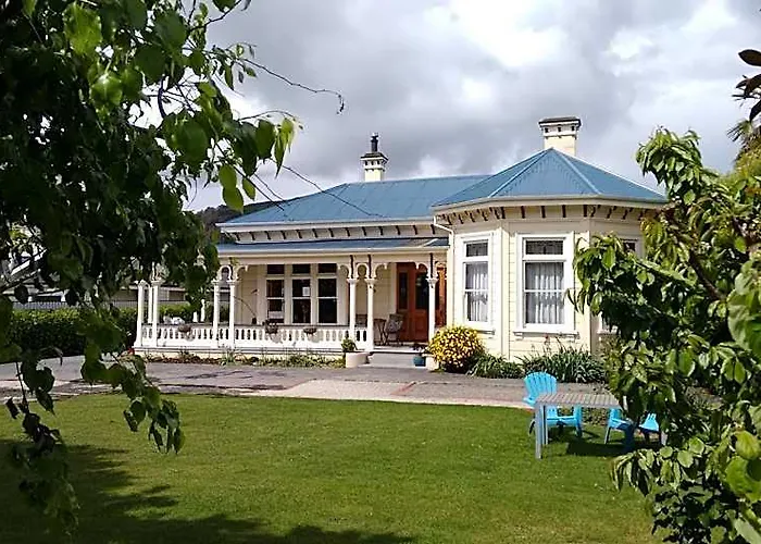 Collingwood Manor Bed & Breakfast