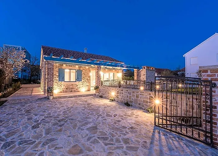 Private Pool Villa In Sukosan