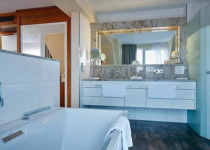 Kluet Hotel