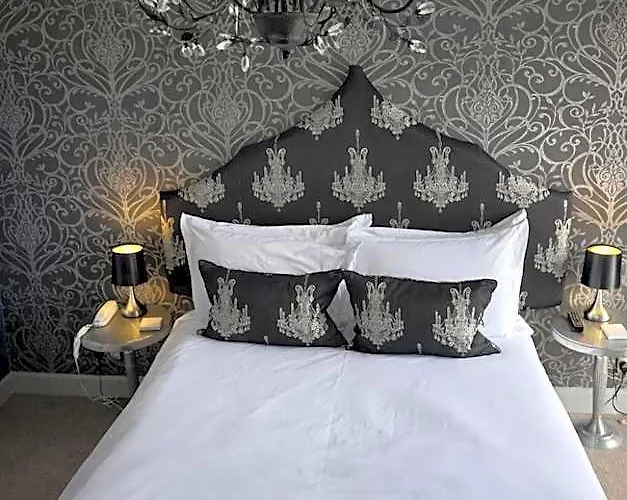 Crescent Victoria Hotel