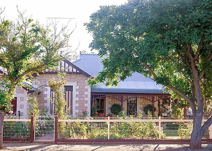 Strathbourne Accommodation - Hamilton House