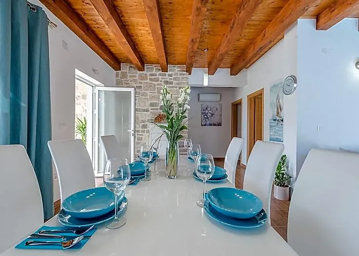 Private Pool Villa In Sukosan