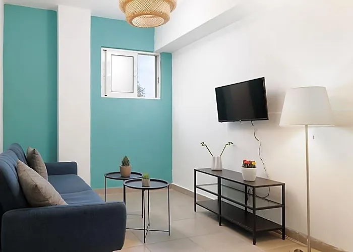 Local Hostel & Suites
