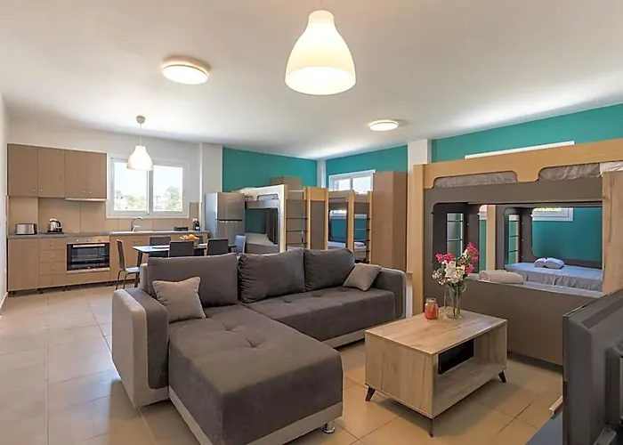 Local Hostel & Suites