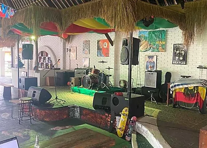 Paca'S Reggae Bar & Hostel