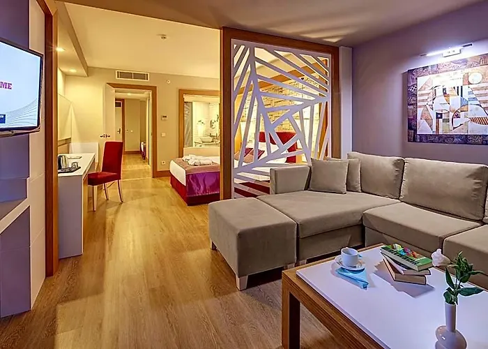 Tui Magic Life Jacaranda