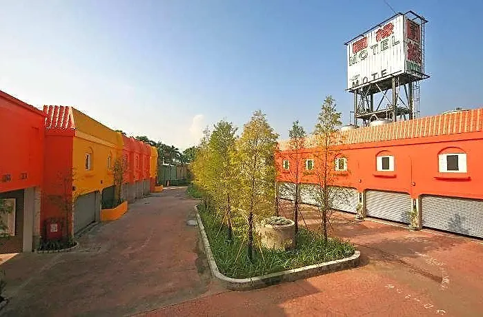 Yuan Motel