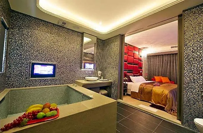 Yuan Motel