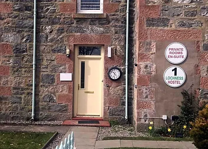 1 Lochness Rooms&Hostel