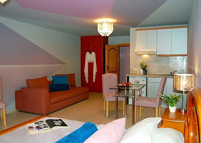 Alkyoni Apartments & Studios