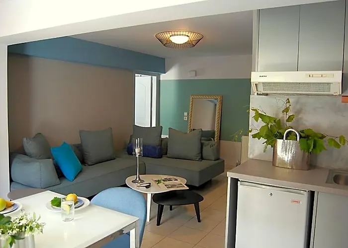 Alkyoni Apartments & Studios