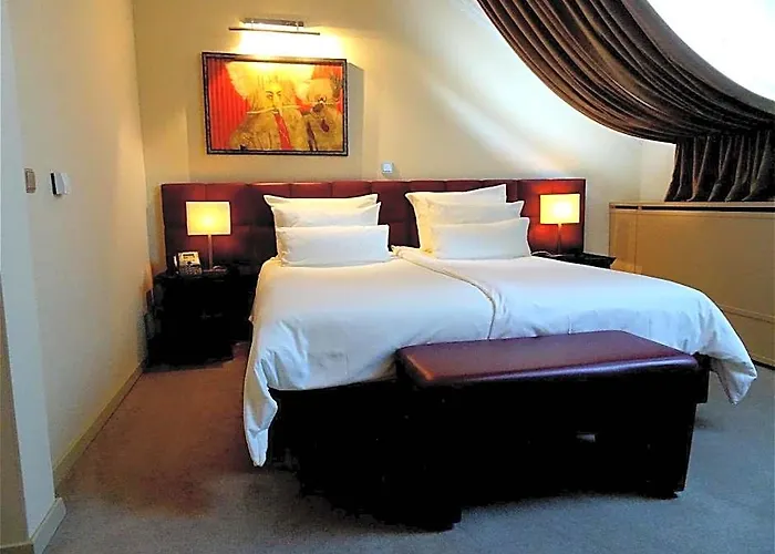 Hotel Mitra, Story Hotels