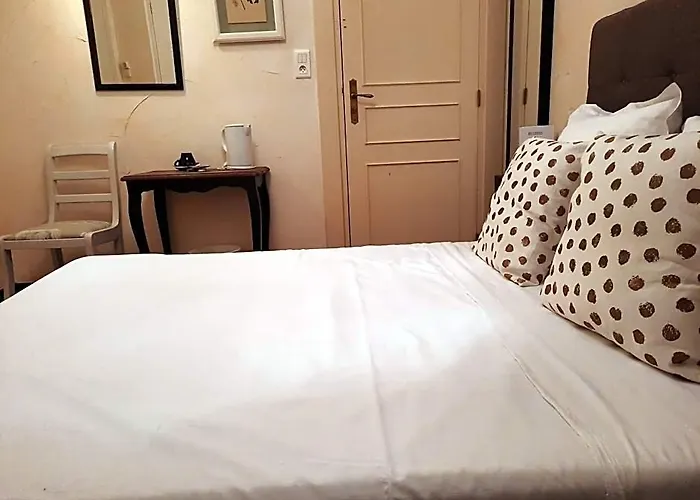 Logis Hotel De Provence