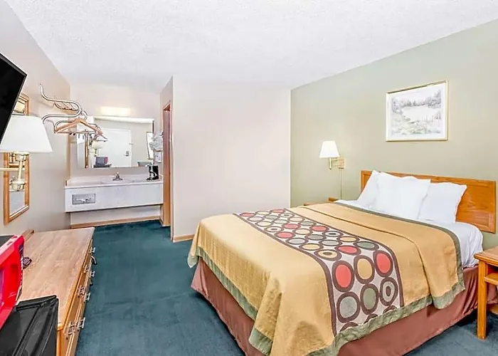 Super 8 By Wyndham Butler