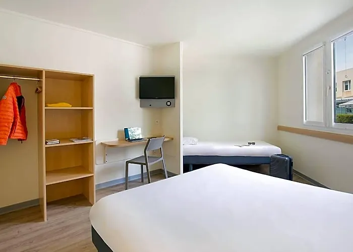 Ibis Budget Aubagne Paluds Agora