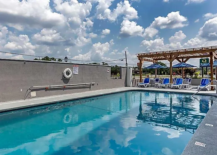 Quality Inn & Suites Spring Lake - Fayetteville Near Fort Bragg