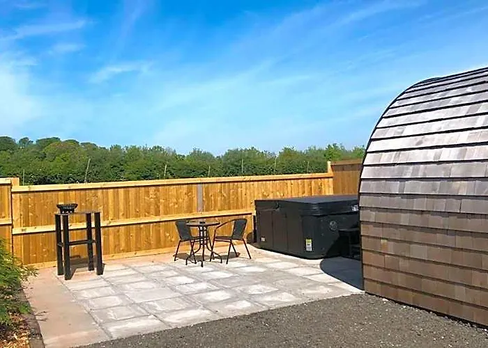 Superior Glamping Pod With Hot Tub