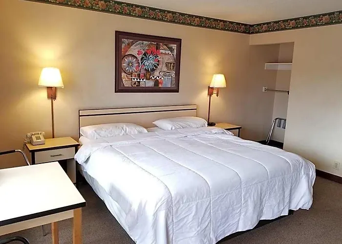 Travelstar Inn & Suites