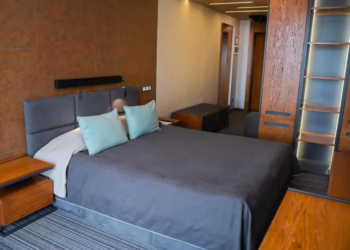 Mojo Hall Hotel
