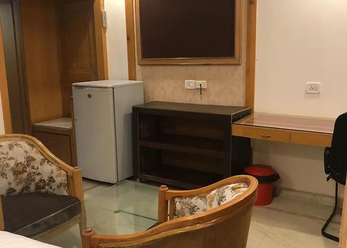 Jbs Comfort Residency Zirakpur Chandigarh # Couple Friendly # Parking # Lift #Travelers Choice