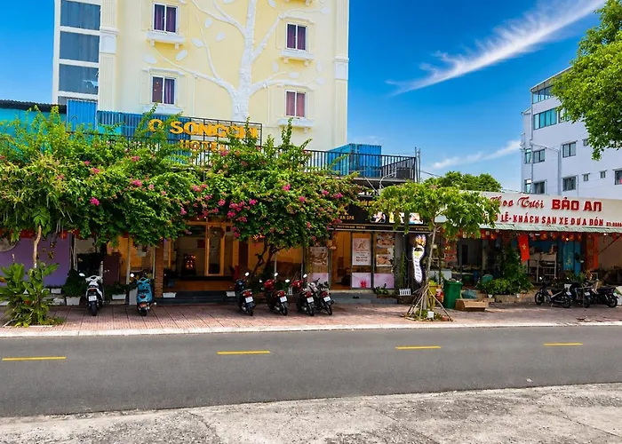 Q Song Chi Con Dao Hotel