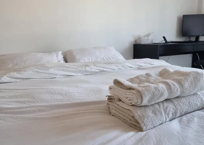 Large Room In Almada Laranjeiro