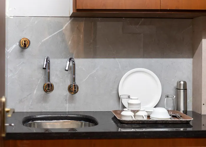 Lumina Stays-Modern Luxury Rooms, Near Nad