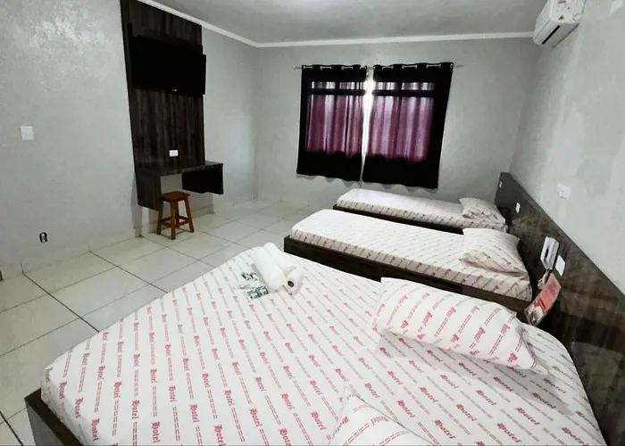 Hotel Divisa poá