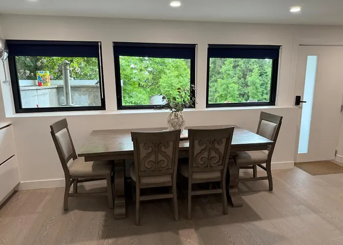 2Bdrm-Kitchenette-Bbq-Smart Tv-4-5Guest