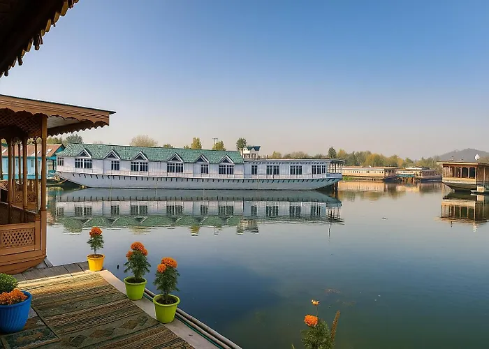 Hayat Group Of Houseboats