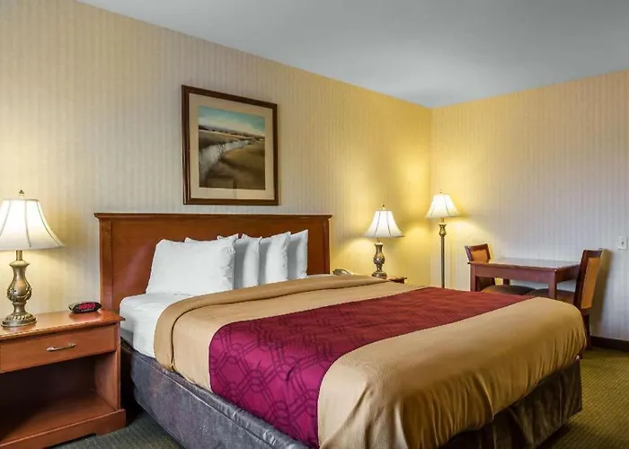 Econo Lodge Inn & Suites Riverside - Corona