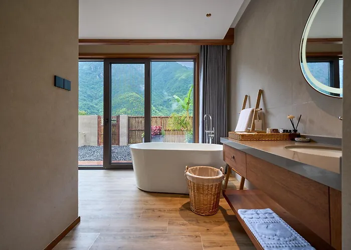 Quzhou Rixi Mountain Middle Homestay