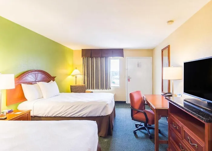 Econo Lodge White Pine Morristown I-81 & I-40 Split