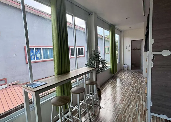 Khaosok Center Hostel