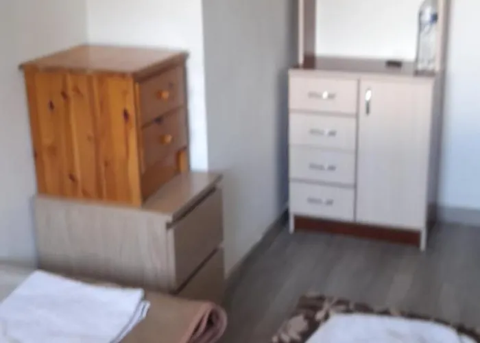 Bet im room lit dans une chambre Bett im Saal