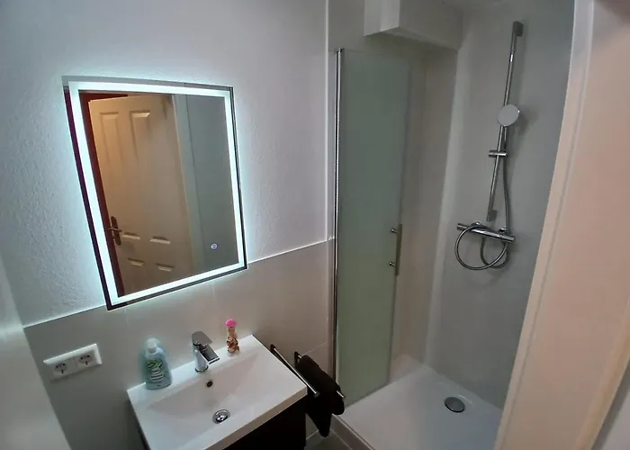 City Hub Room 25 - Mit Balkon