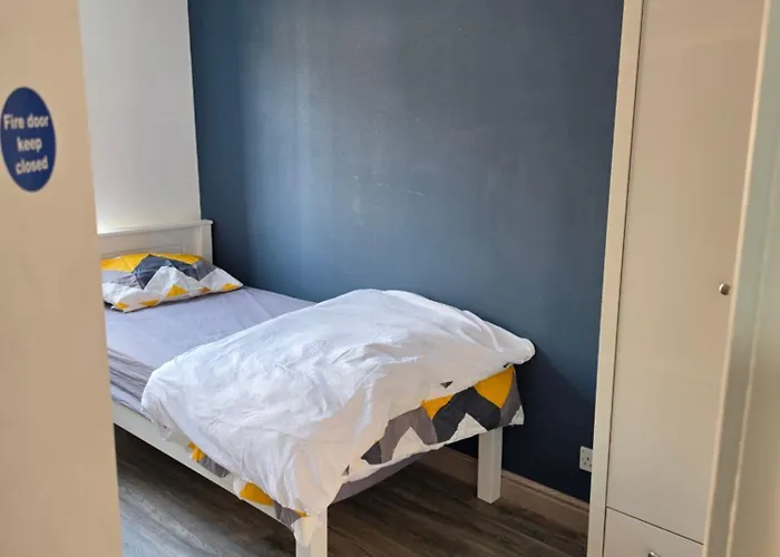 Rose House - Male Only & No Alcohol Accommodation
