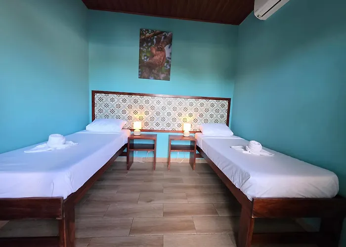 Senda Adults Only Hostel