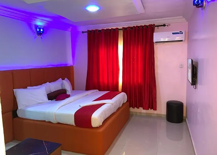 Diamond Groove Hotel & Suites
