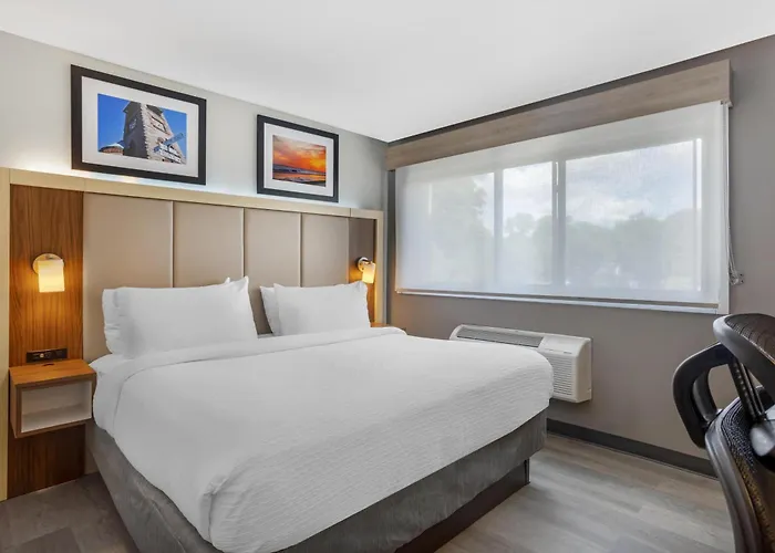Best Western Roslyn-Long Island Hotel
