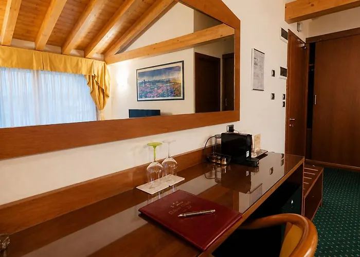 Hotel Capri Bardolino 3S