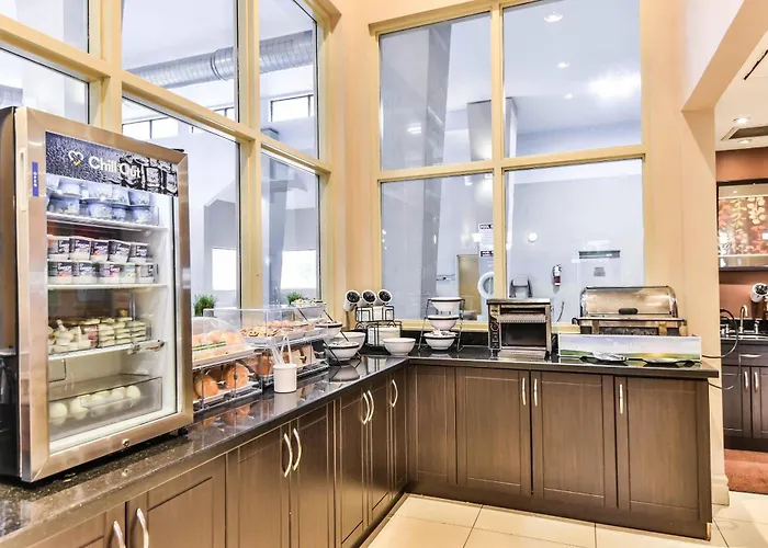 Comfort Inn & Suites Ambassador Bridge