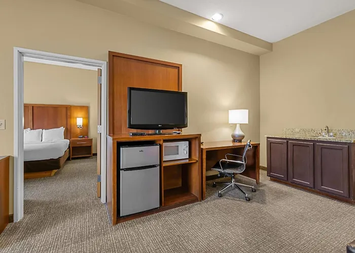 Comfort Suites Airport